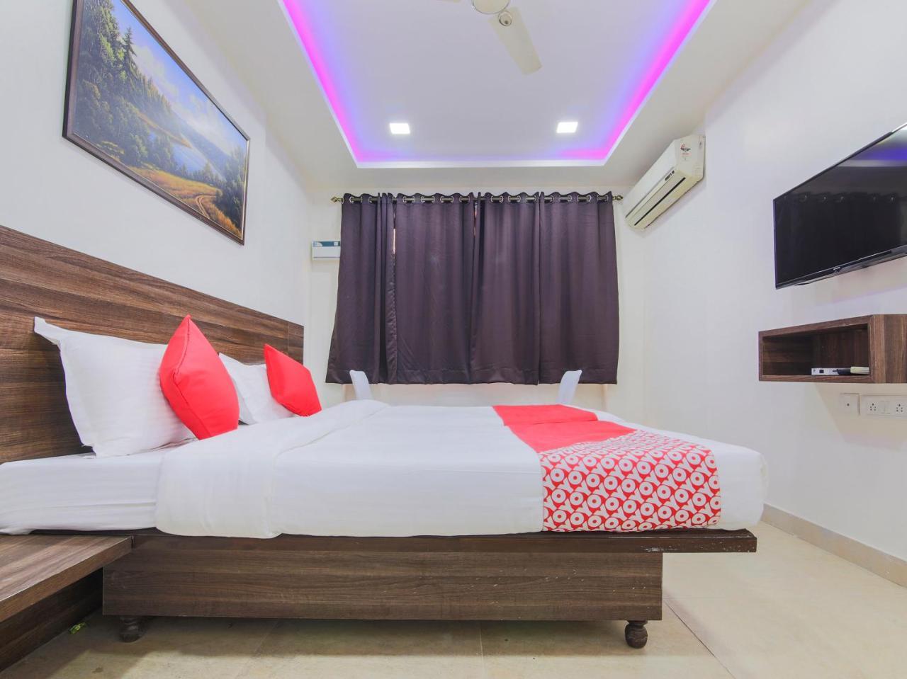Hotel Surya Palace 마드가온 외부 사진