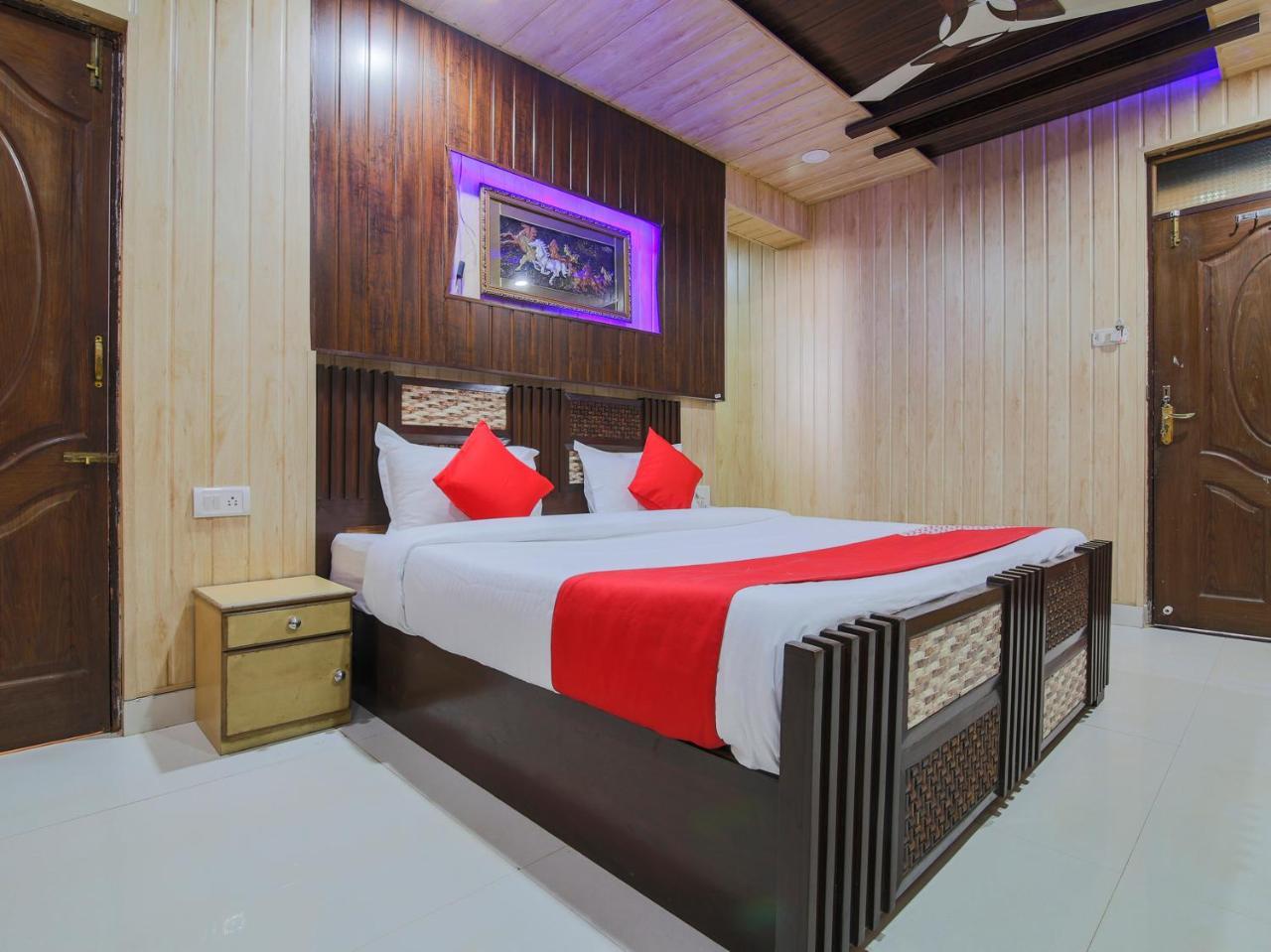 Hotel Surya Palace 마드가온 외부 사진