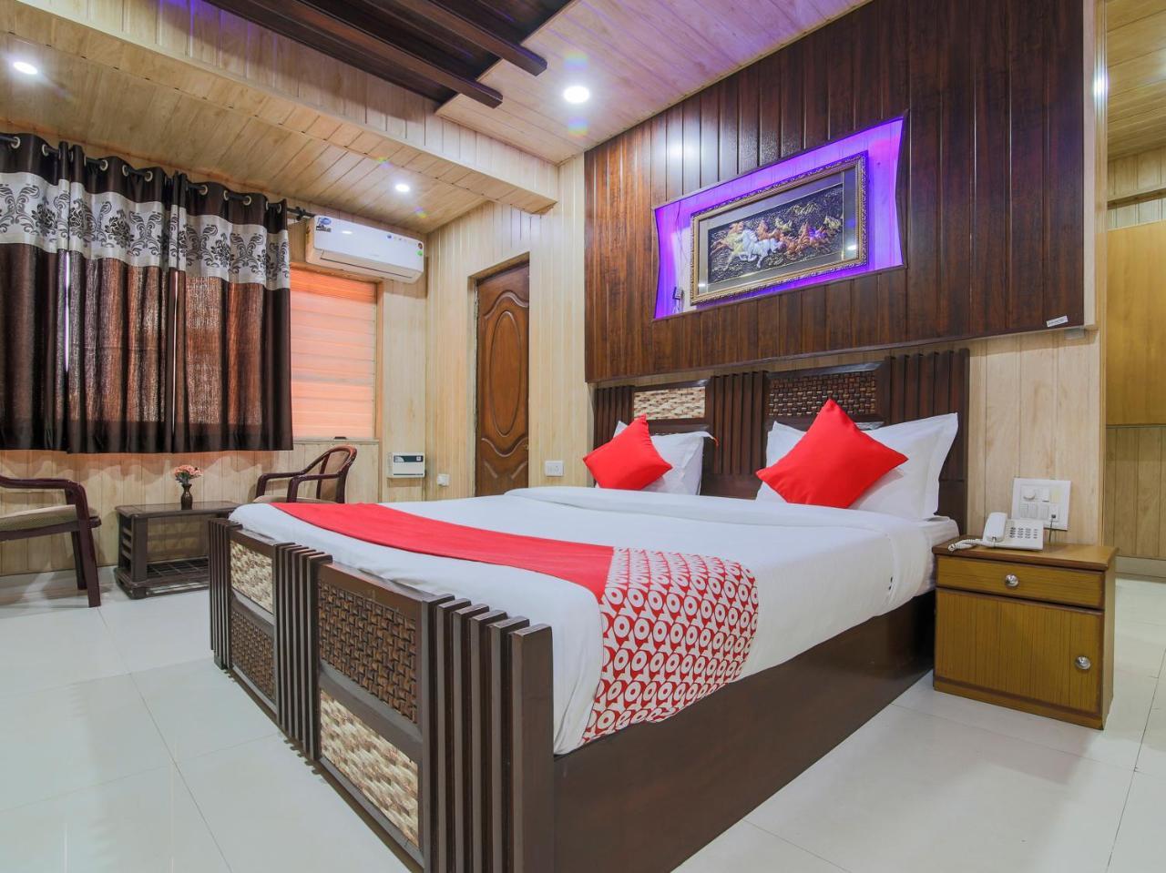 Hotel Surya Palace 마드가온 외부 사진