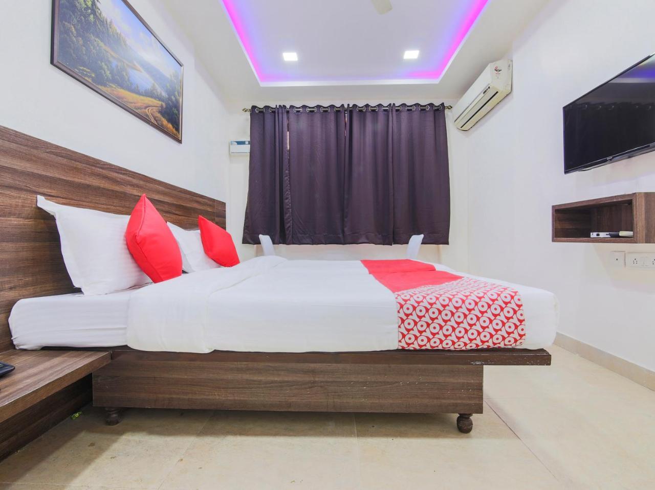 Hotel Surya Palace 마드가온 외부 사진